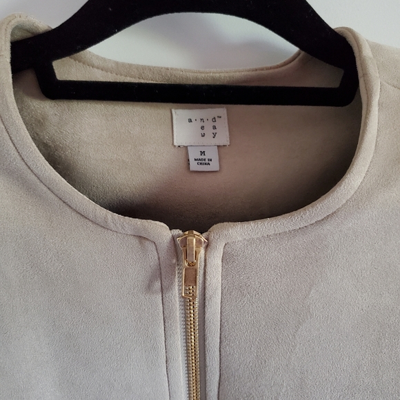 Neutral faux suede lightweight jacket size medium - Picture 5 of 8